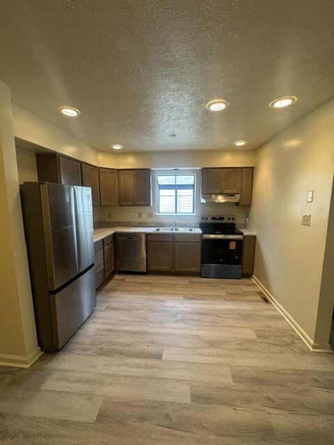 Building Photo - Newly Renovated Duplex in the Heart of Town