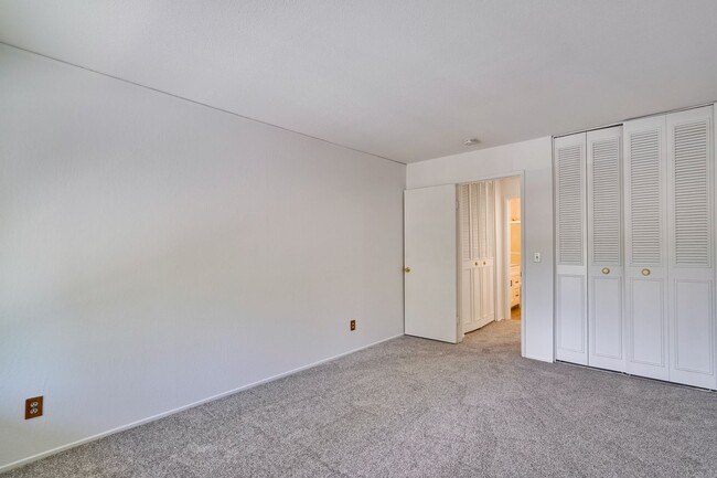 Building Photo - Up-Dated 1/1 3rd. Floor Condo Located in S...