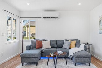 Building Photo - 422 Morse Ave