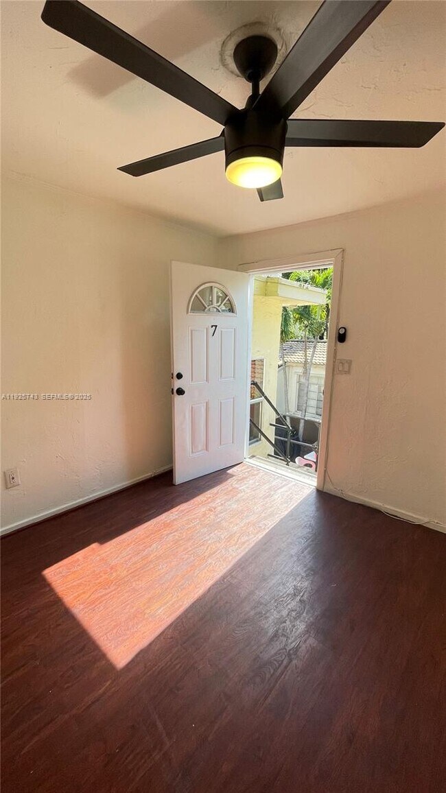 Building Photo - 1857 Buchanan St