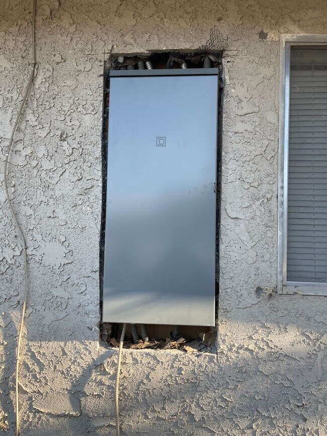 Building Photo - House For Rent