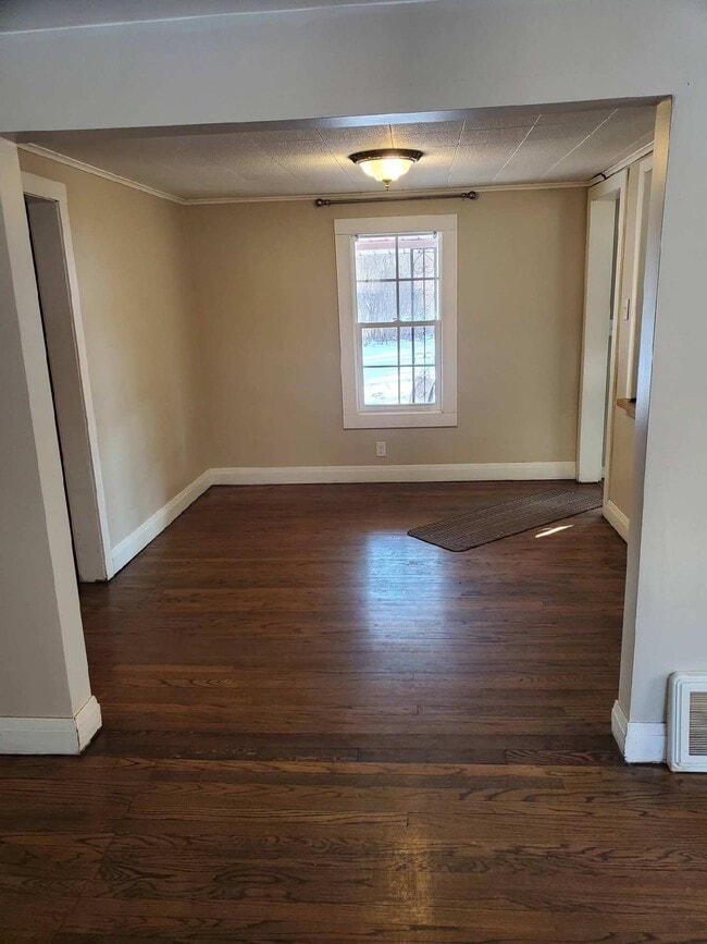 Building Photo - 5519 Evergreen Ave