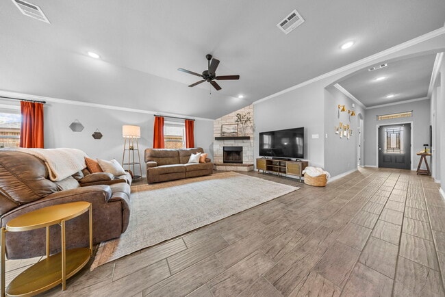 Building Photo - 2635 Settlers Oak Dr