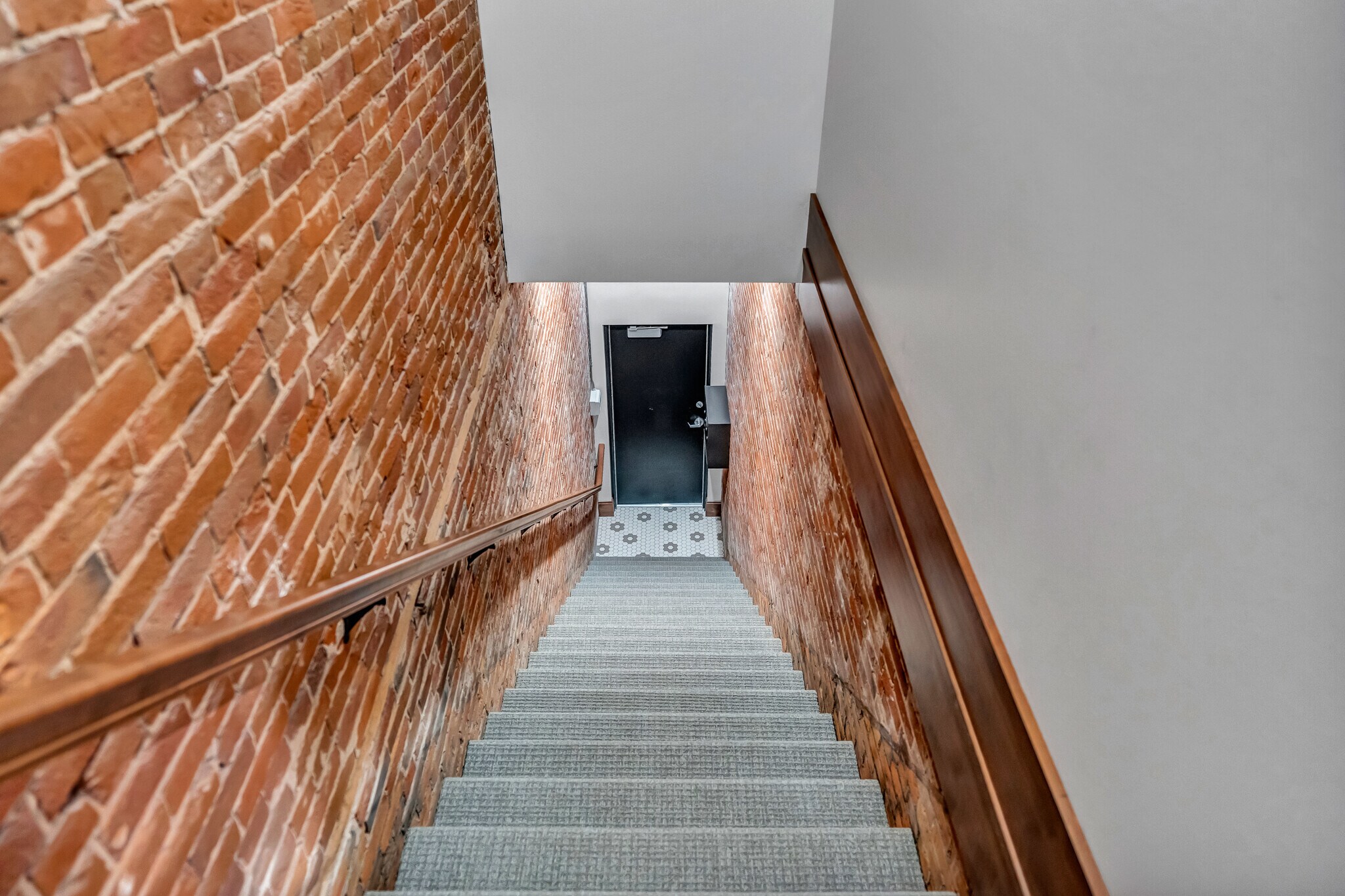 Building Photo - 316 4th St S