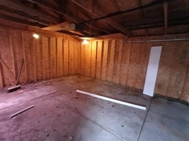Building Photo - Cozy 2 bedroom 1 bathroom brick ranch