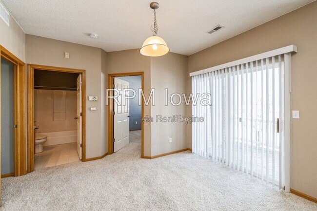 Building Photo - 1320 SE Florence Dr