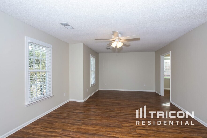 Building Photo - 516 Kenton Dr
