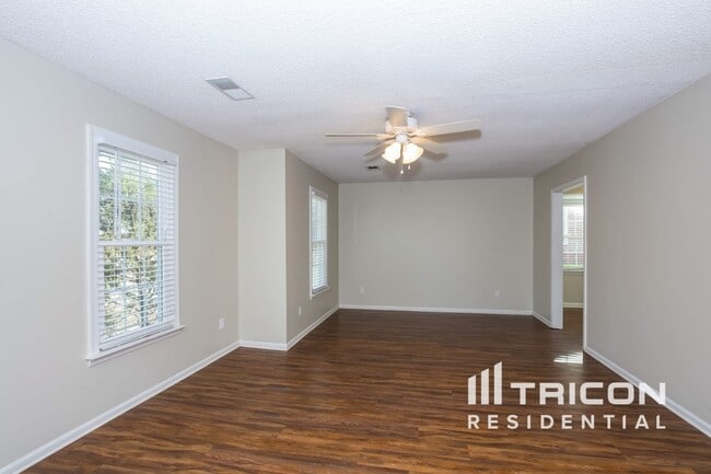 Building Photo - 516 Kenton Dr