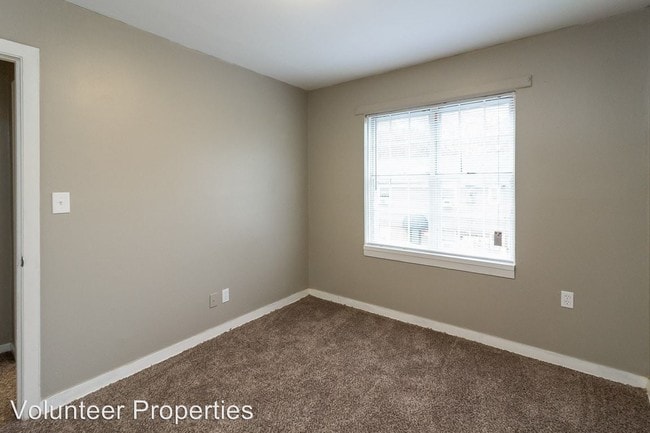 Building Photo - 3301 Pinewood Ave