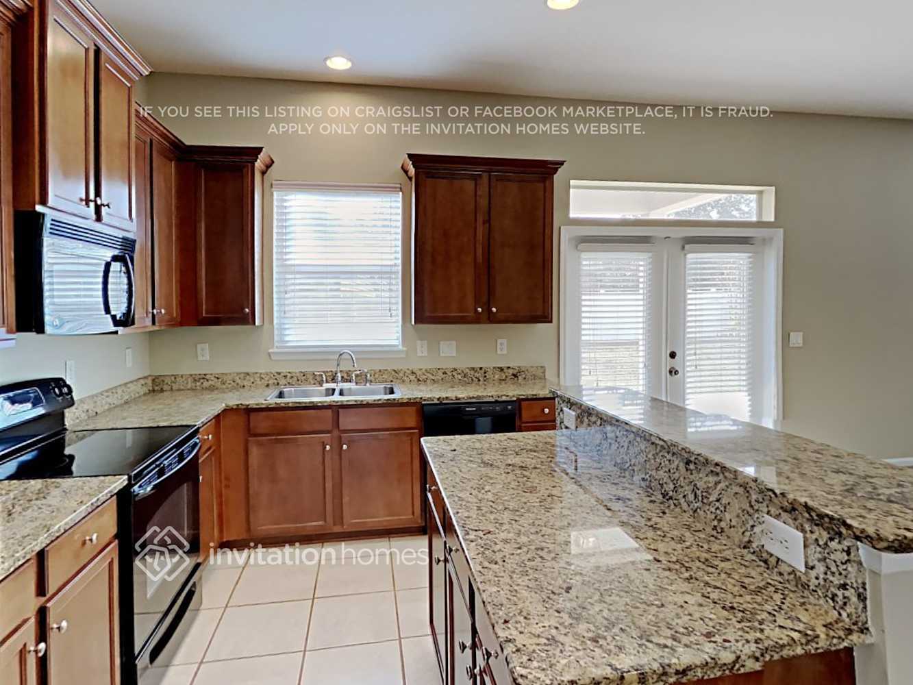 Building Photo - 921 Las Navas Pl