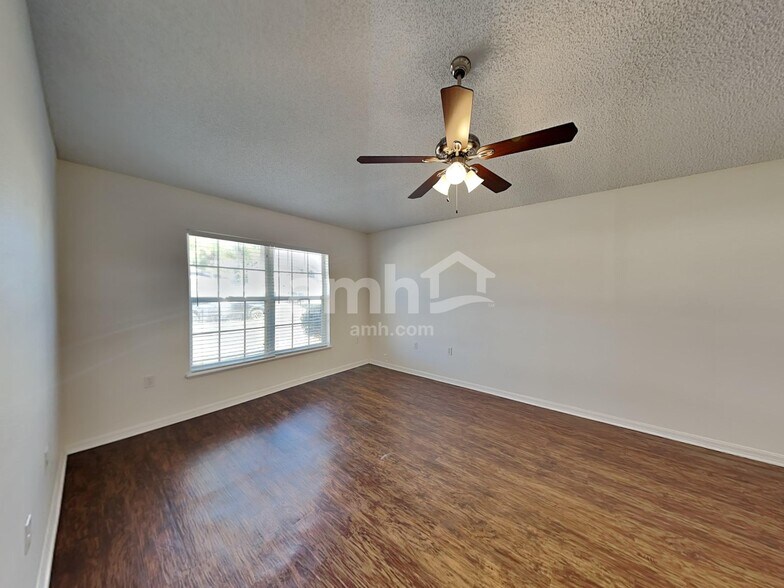 Building Photo - 7378 High Bluff Rd N