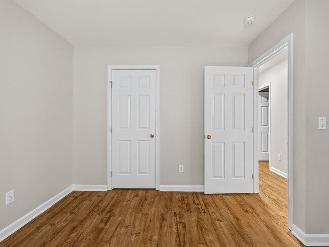 Building Photo - 129 Bathurst Ln