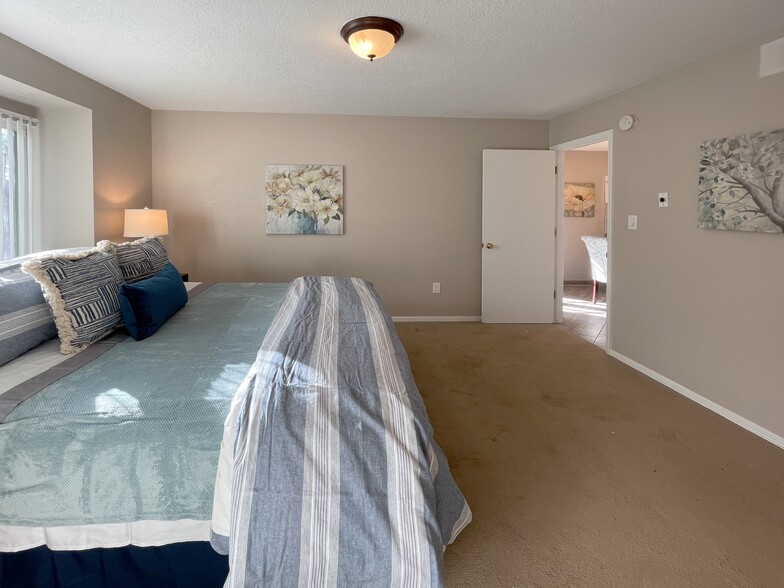 Master bedroom - 5462 Gold Rush Dr NW
