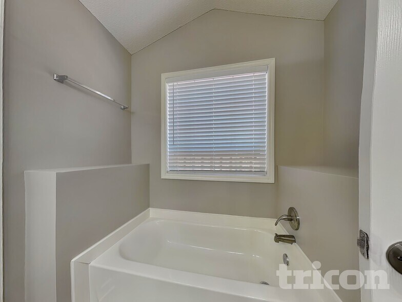 Building Photo - 374 Chesapeake Way