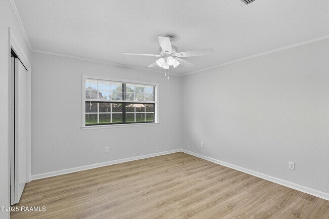 Building Photo - 119 Canada Dr