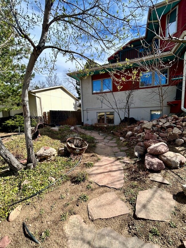 Building Photo - Furnished 2 Bedroom Garden Level ADU in Upper Table Mesa Near Bear Creek Park