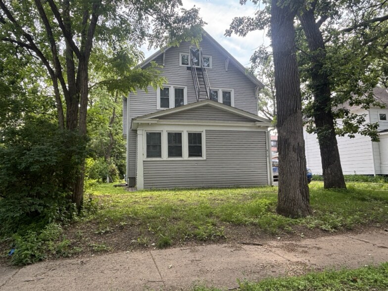 Primary Photo - 812 6th Ave S