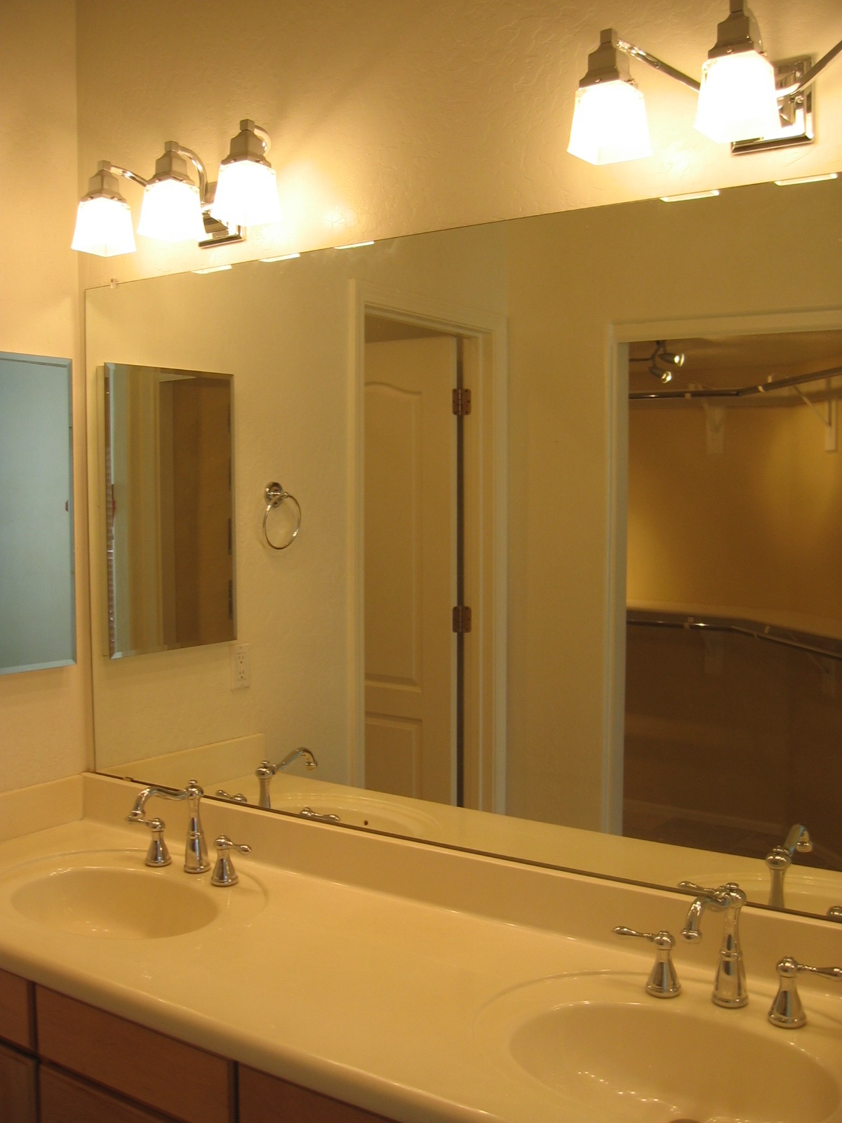 Master Bathroom - 1747 E Northern Ave