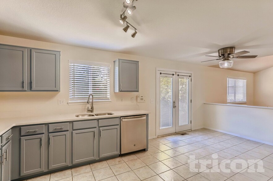 Building Photo - 5305 S Valdai St