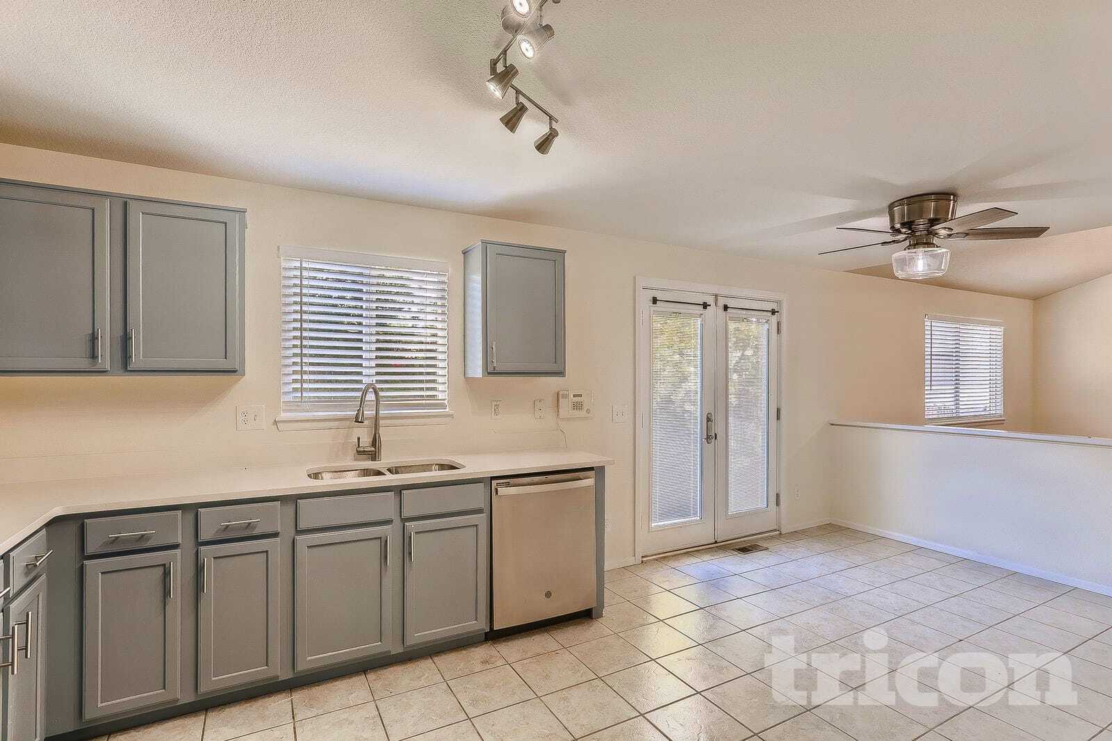 Building Photo - 5305 S Valdai St