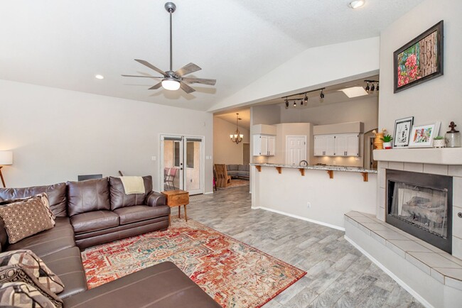 Building Photo - Pool home for rent June 1, 2025