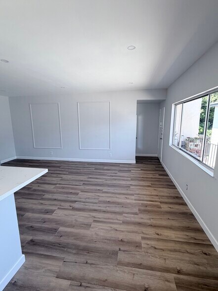 Building Photo - 1223 N Kingsley Dr