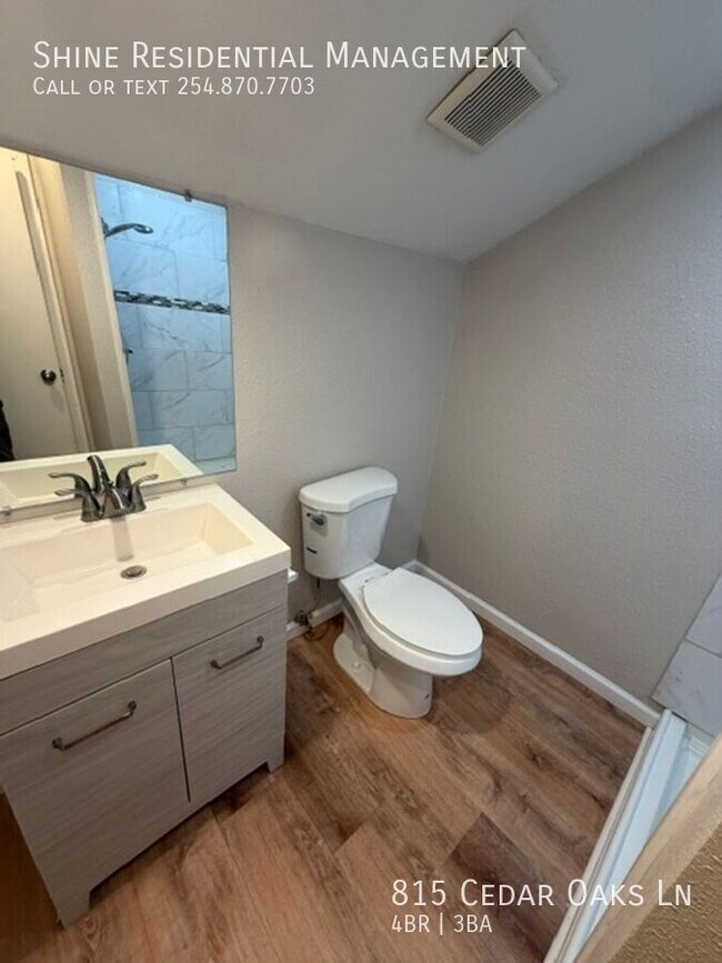 Building Photo - 815 Cedar Oaks Ln