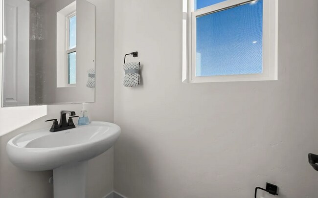 Building Photo - BRAND NEW Spacious 3 Bed 2.5 Bath + Office Townhouse