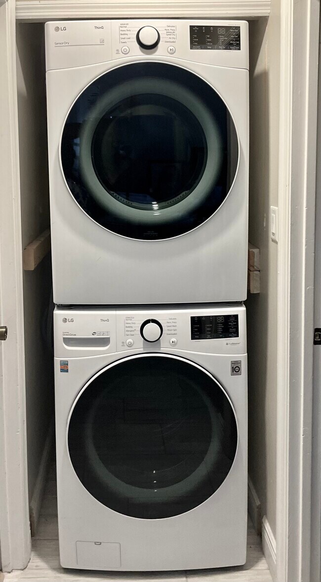 Building Photo - 4137 Crossroads Pl