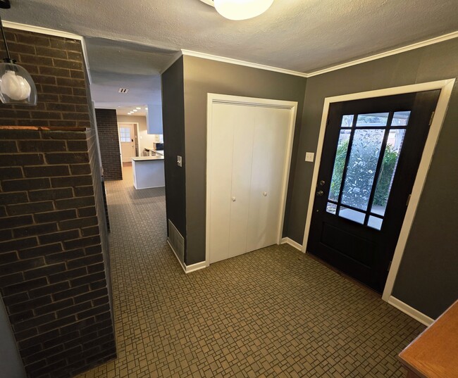 Building Photo - 534 Beechwood Dr