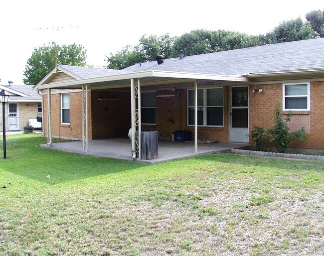 Building Photo - NRH home living