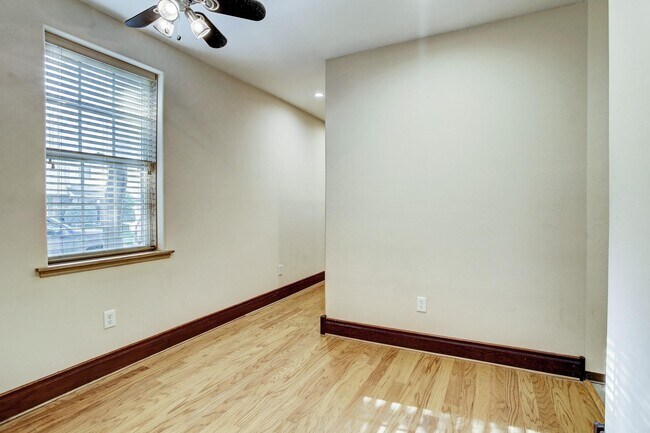 Building Photo - 5250 Eigel St