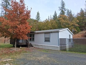 Building Photo - Peaceful Country Home