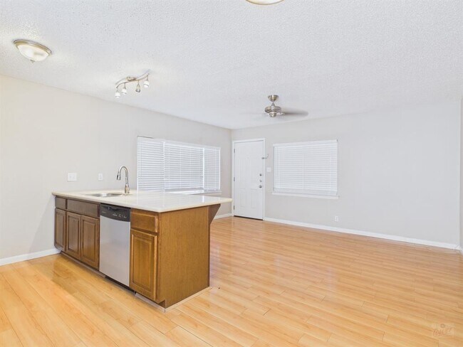 Building Photo - 2408 Longview St