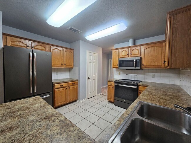 Building Photo - 4507 Twin Oaks Cir