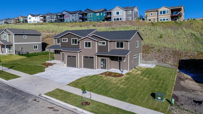 Building Photo - New South Hills Duplex Stunner!