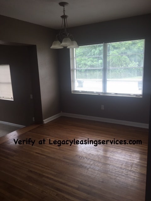 Building Photo - Remodeled 4/2 Home-Lawncare Included
