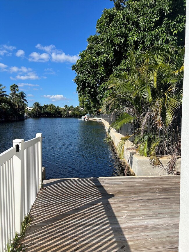 Building Photo - 1814 E Oakland Park Blvd