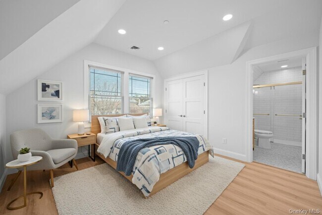 Building Photo - 584 E Main St