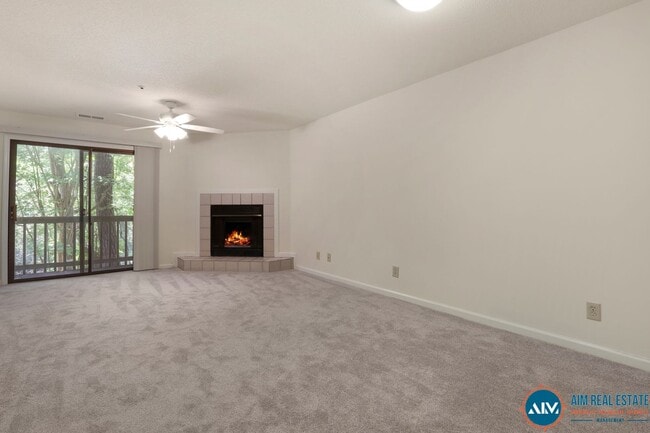 Building Photo - Updated Wyndemere Condo at Yacht Cove – Fr...