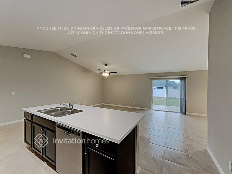 Building Photo - 365 SW Ridgecrest Dr