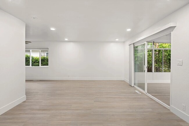 Building Photo - 10852 Alderbrook Ln