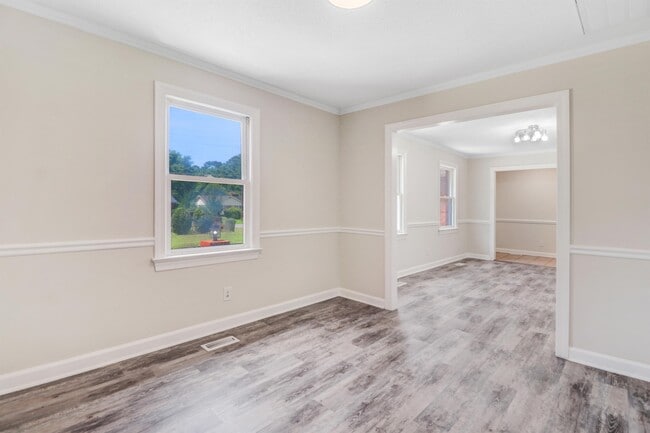 Building Photo - 302 Cedar Rd