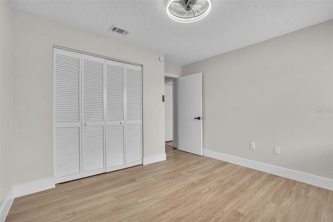 Building Photo - 5235 Vineland Rd