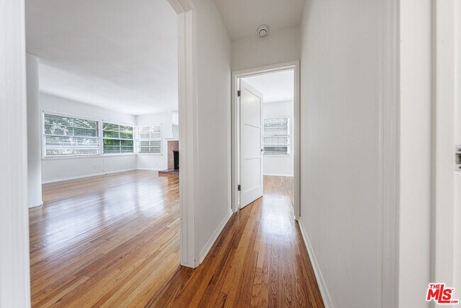 Building Photo - 785 El Medio Ave