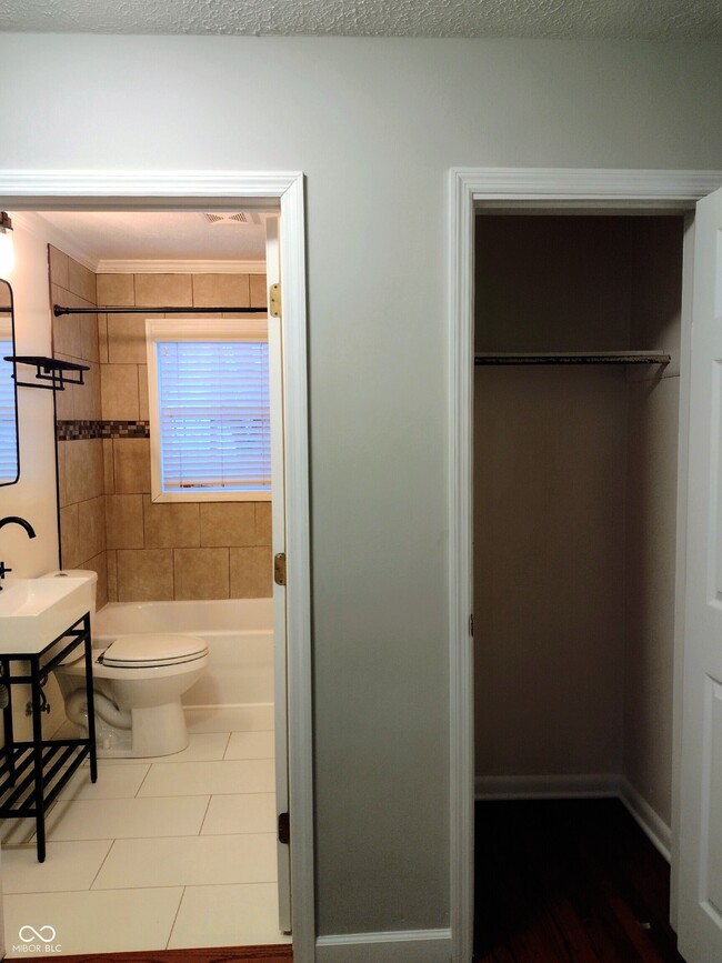 Building Photo - 10 Commerce Dr