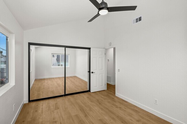 Building Photo - 152 Evergreen Ave