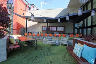 Building Photo - Shift