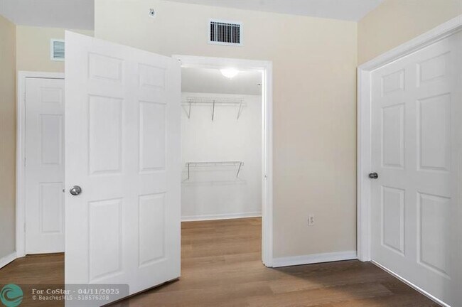 Building Photo - 6492 Emerald Dunes Dr