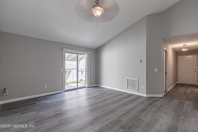 Building Photo - 1836 Manitoba Ct N